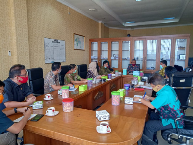 Rapat Dengar Pendapat Komisi I DPRD Kota, KPU, Bawaslu dan Kesbangpol Kota Bandar Lampung membahas anggaran Pilwakot 2020, Kamis (18/6) | Foto : Sidik Aryono/ Lampung Geh