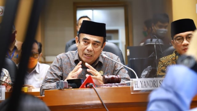 Mntan Menteri Agama Fachrul Razi usai rapat di Komisi VIII DPR. Foto: Kementerian Agama