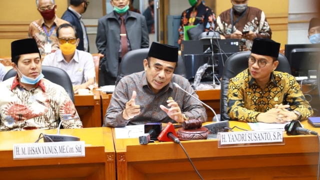 Menteri Agama Fachrul Razi usai rapat di Komisi VIII DPR. Foto: Kementerian Agama