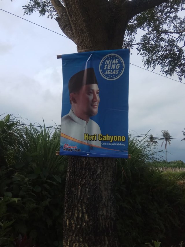 Poster calon Bupati Malang. Foto: Rizal Adhi.