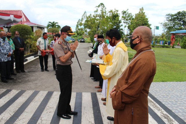 Doa bersama antar lintas agama di Kabupaten Biak Numfor. 