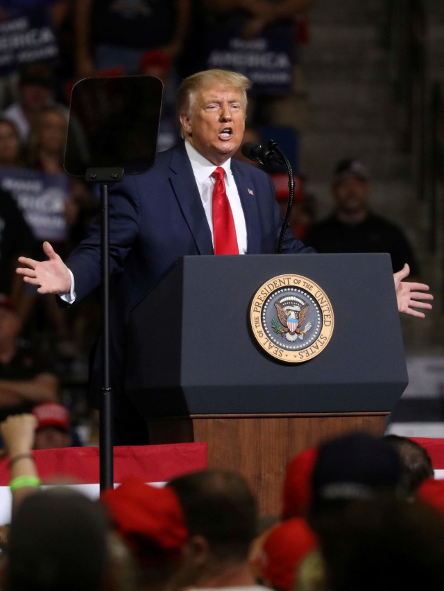 Pidato Presiden AS Donald Trump saat kampanye di Pusat BOK, Tulsa, Oklahoma, Amerika Serikat. Foto: Leah Millis/REUTERS