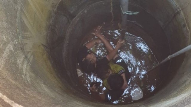 Ayah dan 2 Anak di Jaktim Tercebur ke Sumur Sedalam 12 Meter saat Selfie (9029)