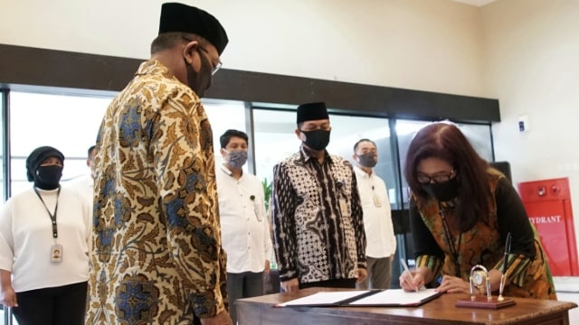 Kepala Staf Kepresidenan Dr. Moeldoko melantik lima deputi Kantor Staf Kepresidenan di Gedung Bina Graha, Jakarta, pada Senin (22/6). Foto: KSP