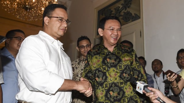 Anies bertemu dengan Ahok di Balai Kota Foto: ANTARA FOTO/Hafidz Mubarak A.