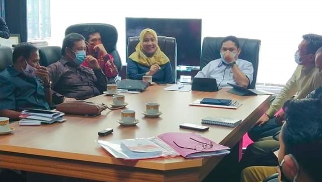 DPRD Sulawesi Barat menggelar rapat terkait kabar penjualan Pulau Malamber. Foto: Dok. Istimewa