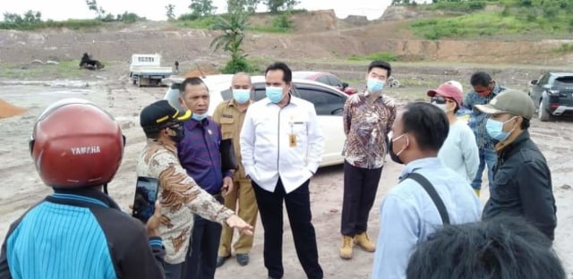 Komisi III DPRD Kota Batam saat sidak ke lokasi longsor di Tanjunguma. Foto: Rega/kepripedia.com