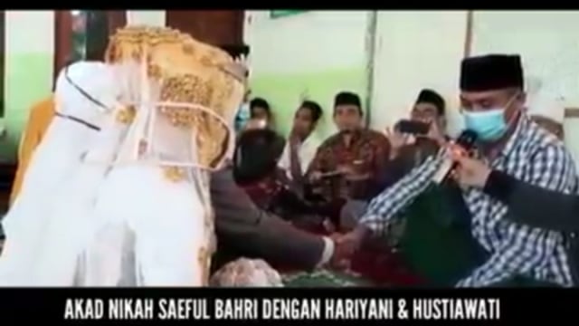 Viral, seorang pria di Lombok Barat nikahi dua orang wanita sekaligus. (Foto: Facebook/Tangkapan Layar Yuni Rusmini)