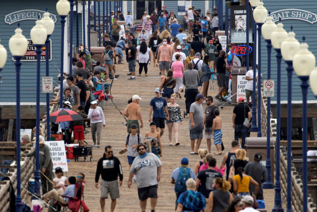 Foto: Pantai Oceanside di California kembali Dipadati Pengunjung (287542)