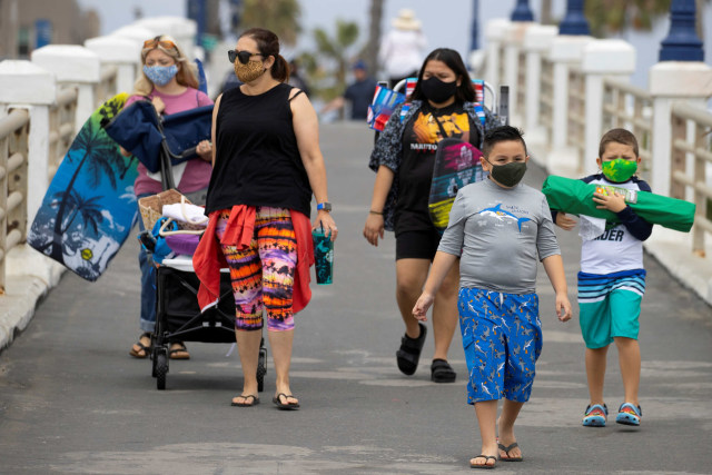 Foto: Pantai Oceanside di California kembali Dipadati Pengunjung (287543)