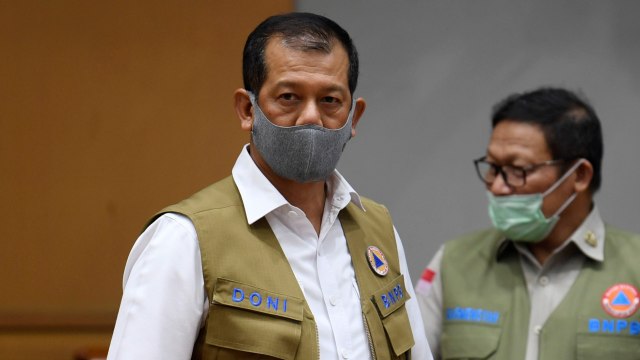 Kepala Badan Nasional Penanggulangan Bencana (BNPB) Letjen TNI Doni Monardo mengikuti rapat kerja bersama Komisi VIII DPR di Kompleks Parlemen Senayan, Jakarta. Foto: Puspa Perwitasari/ANTARA FOTO