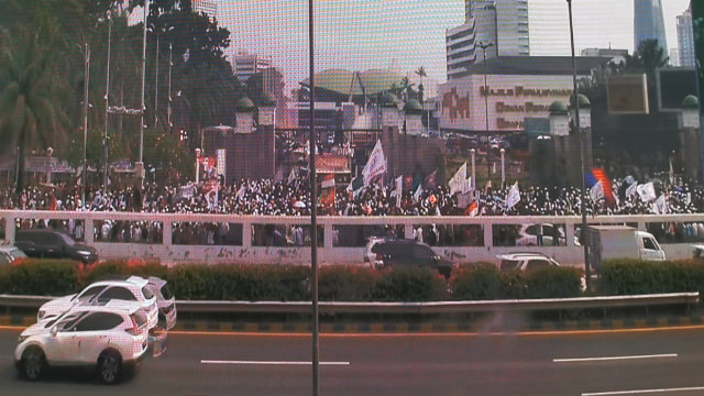 Demo PA 212 di depan DPR