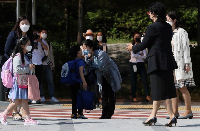Ilustrasi Beda Zona Hijau, Oranye, Merah dan Hitam dalam Kasus Virus Corona Foto: REUTERS 