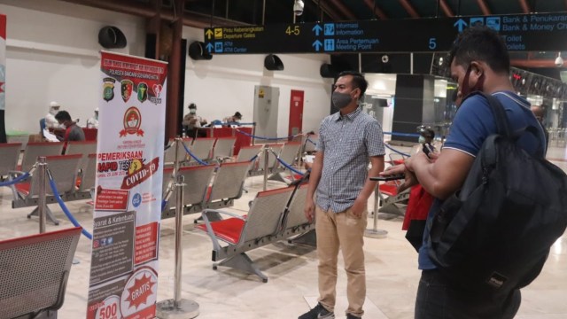 Rapid test gratis yang digelar oleh Polres Bandara Soetta di Terminal 2, Bandara Soekarno-Hatta. Foto: Polres Bandara