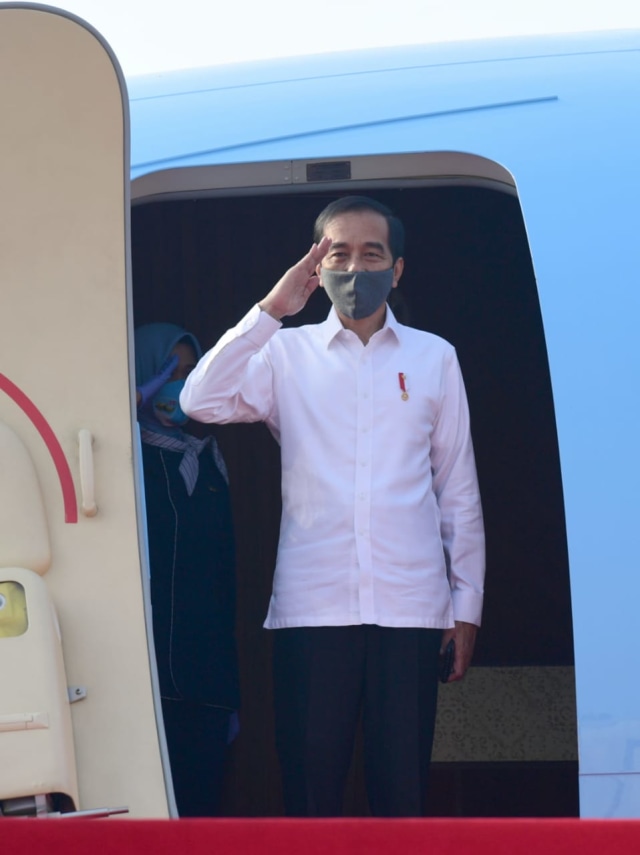 Presiden Jokowi bertolak menuju Jatim dari Bandara Halim Perdanakusuma, Jakarta Timur. Foto: Muchlis Jr - Biro Pers Sekretariat Presiden