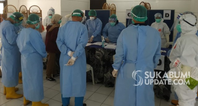 APD yang dikenakan tim medis di Kota Sukabumi saat swab test massal | Sumber Foto:istimewa