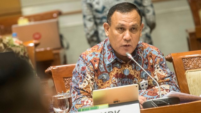 Ketua KPK Firli Bahuri menyampaikan tanggapannya saat mengikuti Rapat Dengar Pendapat dengan Komisi III DPR di komplek Parlemen, Jakarta.  Foto: Muhammad Adimaja/ANTARA FOTO