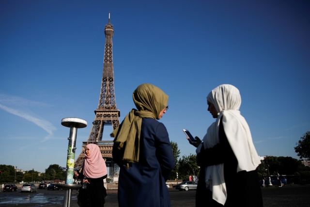 Menara Eiffel kembali dibuka. Foto: REUTERS