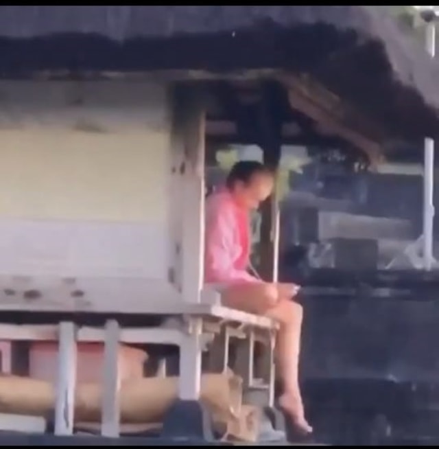 Screenshot video bule dusuk di Bale Piasan - IST