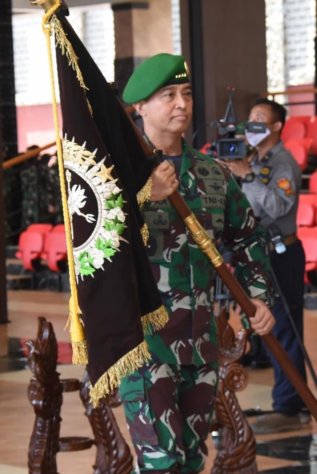 KSAD Jenderal Andika Perkasa pimpin sertijab pejabat di TNI AD. Foto: Dispen TNI AD