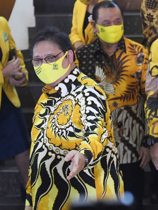 Ketua Umum Partai Golkar Airlangga Hartarto saat bertemu Ketua Umum Parta Demokrat Agus Harimurti Yudhoyono. Foto: Hafidz Mubarak A/ANTARA FOTO