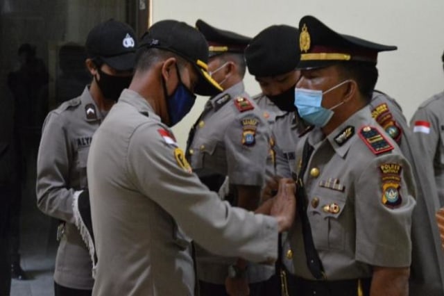 Kapolres Natuna, AKBP Ike Krisnadian saat memimpin sertijab Kasat Intelkam dan Reskrim (Foto:Yanto/Batamnews)