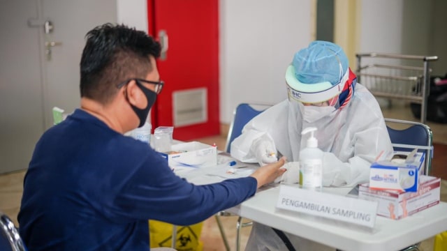 Kegiatan rapid test yang dilakukan Angkasa Pura II. Foto: Angkasa Pura II