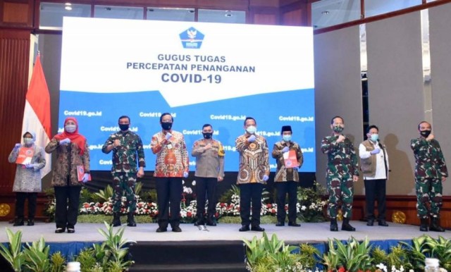 Tekan Angka COVID-19 di Jatim, Khofifah Bentuk Tim Surabaya Raya