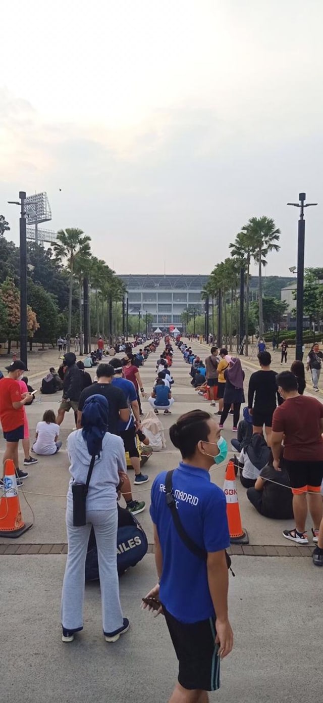 Warga Antre Panjang Masuk GBK, Olahraga Dibatasi 60 Menit (612)