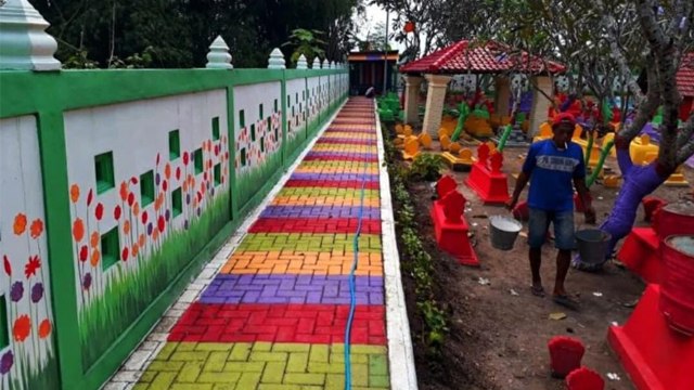 Biar Tak Terkesan Angker, Makam di Madiun Dibikin Warna-warni bak Sekolah TK (23544)