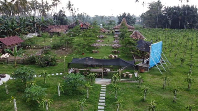 Sabina Lumbung Persada yang berlokasi di Jalan Hi. Lubis, Gang Jaling, Desa Tegallega, Kelurahan Karang Anyar, Kecamatan Jati Agung, Kabupaten Lampung Selatan, Sabtu (27/6) | Foto Drone: Dimas Prasetyo/Lampung Geh