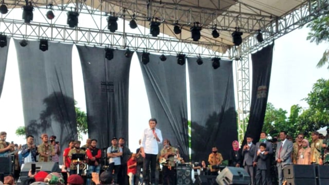 Raja Dangdut Rhoma Irama manggung di acara sunatan anak eks kru Soneta Grup di Bogor. Foto: Dok. Istimewa