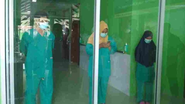 Petugas medis di Rumah Sakit Umum Daerah (RSUD) Zainoel Abidin, Banda Aceh. Foto: Dok. Istimewa