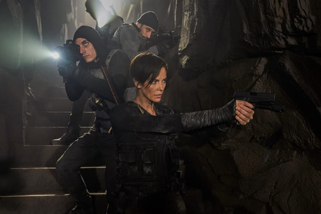 Ligamen Lengan Charlize Theron Robek Saat Melakoni Adegan Laga di Film Old Guard (158230)
