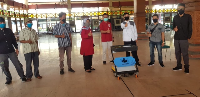 Prototipe robot pengantar obat untuk pasien COVID-19. (Foto: Dok. Humas Pemkab Tegal)