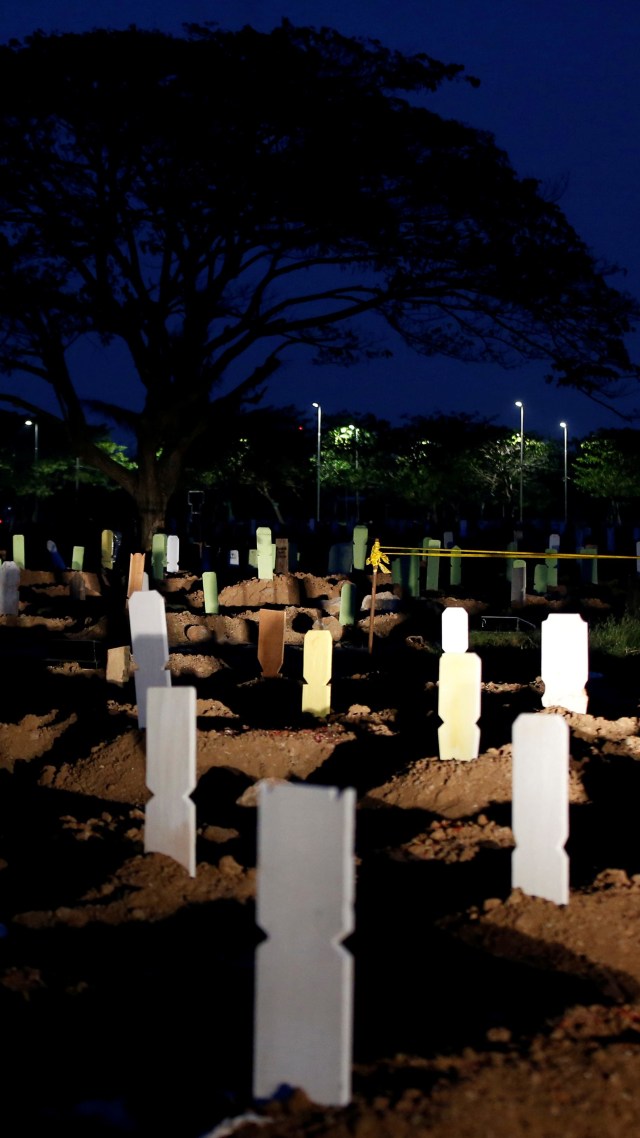 Pemakaman Tegal Alur di Jakarta. Foto: Willy Kurniawan/REUTERS