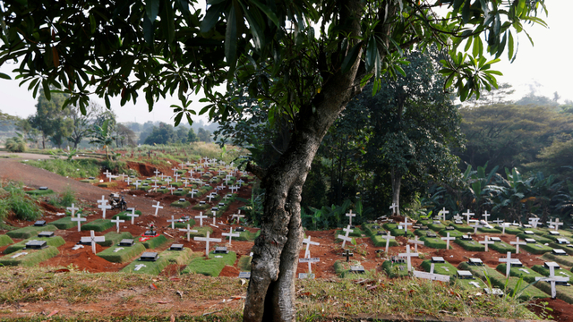 Pemakaman Pondok Ranggon di Jakarta. Foto: Willy Kurniawan/REUTERS