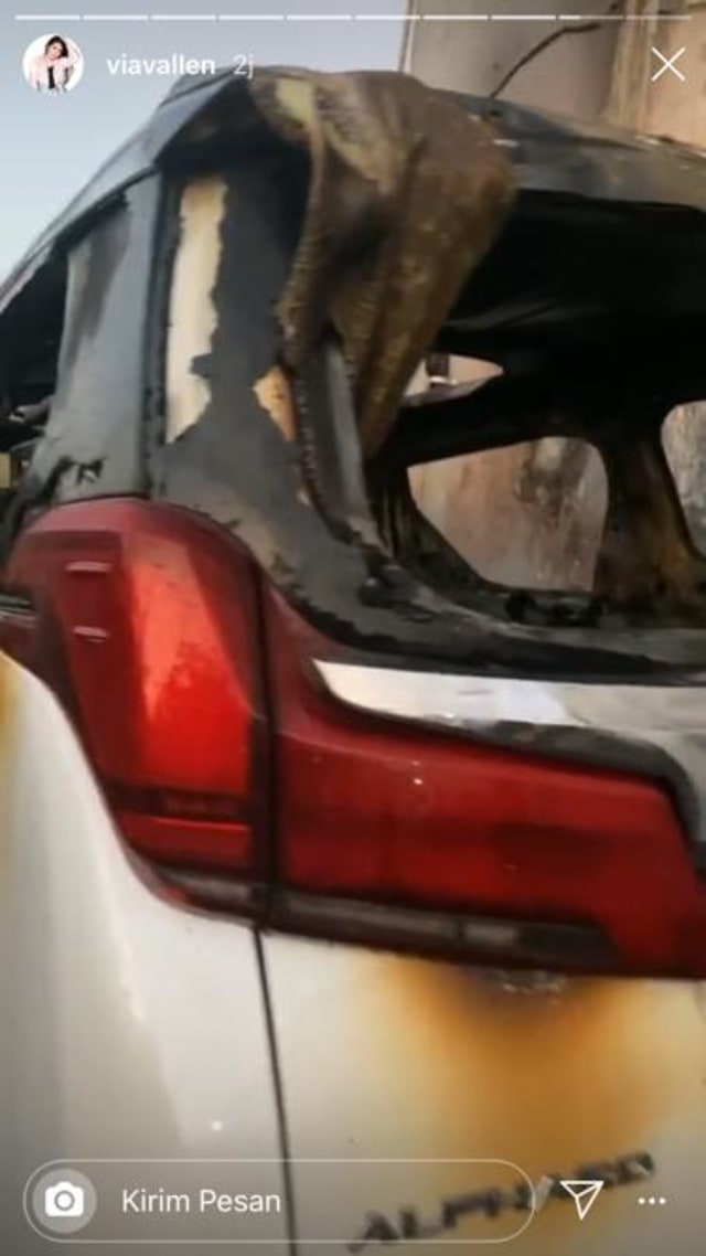 PTR- Mobil Via Vallen terbakar
