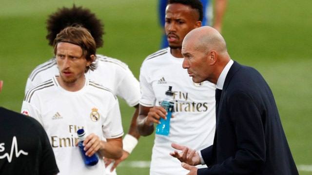 Real Madrid Unggul 2 Poin atas Barcelona, Zidane Enggan Jemawa (274755)