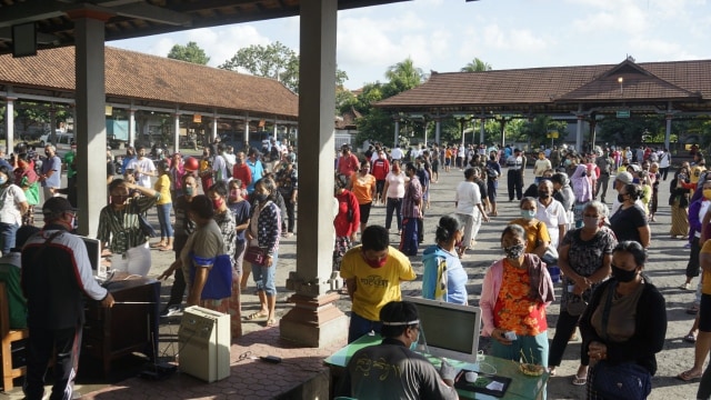 Pedagang pasar yang sebagian berusia cukup lanjut menjadi kluster penularan tersendiri di Bali - KR7