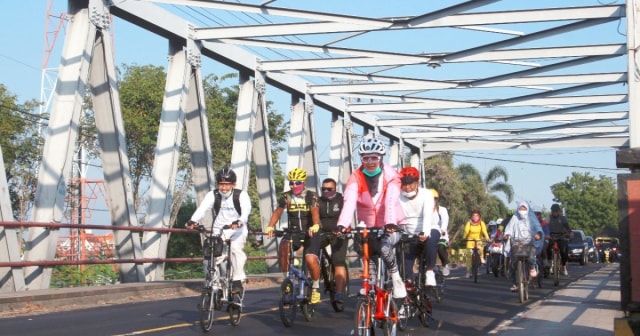 Bupati Probolinggo Kampanyekan Berangkat Kerja dengan Bersepeda (899184)
