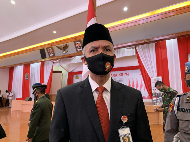 Gubernur Jawa Tengah, Ganjar Pranowo di Mapolda Jateng. Foto: Afiati Tsalitsati/ Kumparan