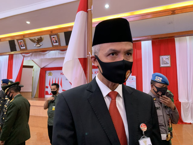 Gubernur Jawa Tengah, Ganjar Pranowo di Mapolda Jateng. Foto: Afiati Tsalitsati/ Kumparan