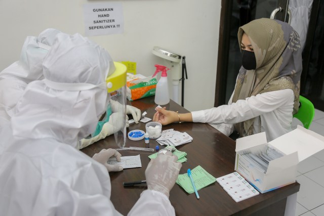 Melihat ASN di Aceh Jalani Rapid Test COVID-19 (1304374)