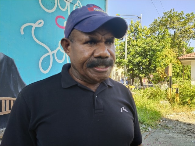 Martin Jelli Pelle (50), suami korban kasus tabrak lari di Overpass Manahan Solo