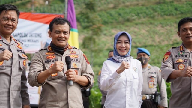 Komisi III DPR RI, Eva Yuliana (kanan) dan Kapolda Jawa Tengah, Irjen Pol. Ahmad Luthfi (kiri) saat dijumpai pada acara HUT Bhayangkara ke-74