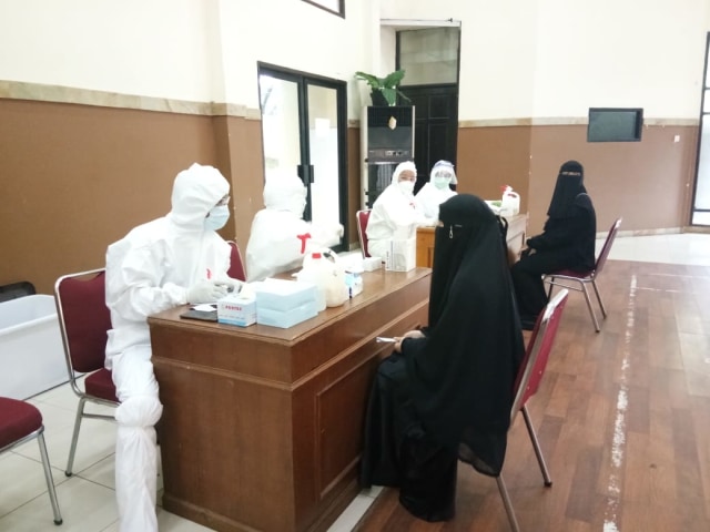 Santri Al Fatah Temboro asal Kalbar menjalani rapid test. Foto: Dok Hi!Pontianak