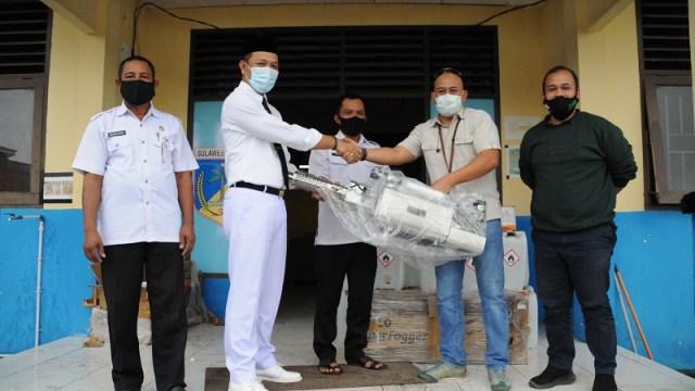 Penyerahan bantuan alat kesehatan dari PT IMIP kepada Pemda Morowali untuk cegah COVID-19. Foto: Istimewa