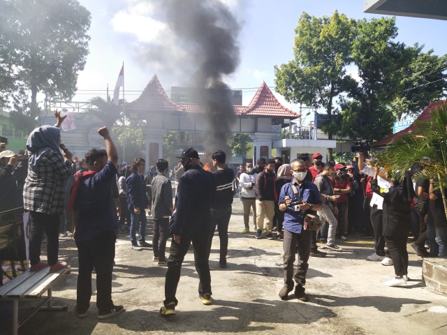Hadiri Aksi Damai III, Ketua Yayasan Uniba Surakarta Siap Mundur (1218358)