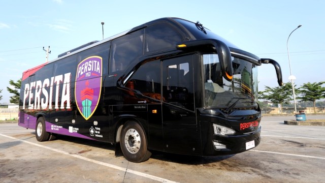 Adu Keren Bus Klub Sepak Bola Liga 1 2021, dari Sasis Hino hingga Mercedes-Benz (134030)